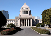 日本の金融システムを取り巻く法律の制定・改定のイメージ画像です。